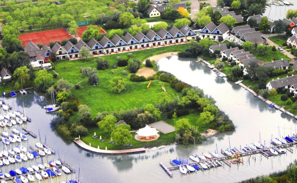 Hoteldorf Seepark Weiden Weiden am See Bagian luar foto